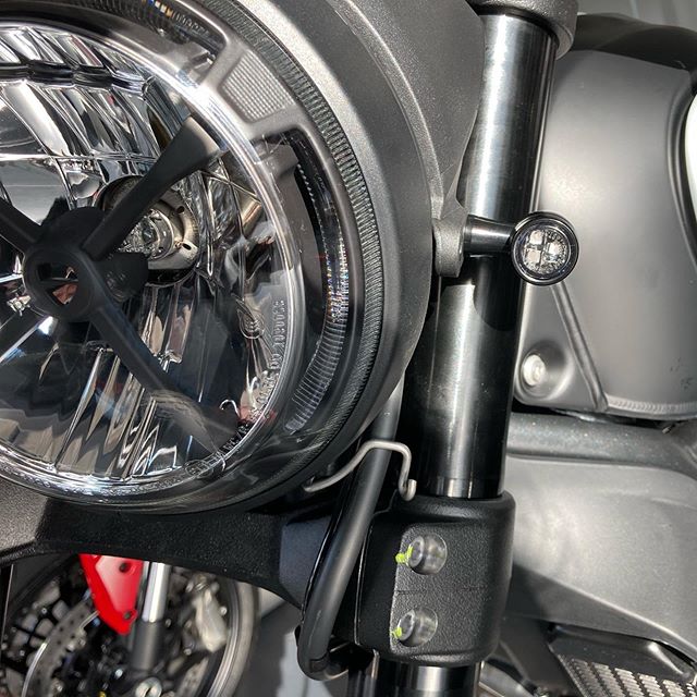 Kleine LED-Blinker an der Ducati Scrambler Icon Dark